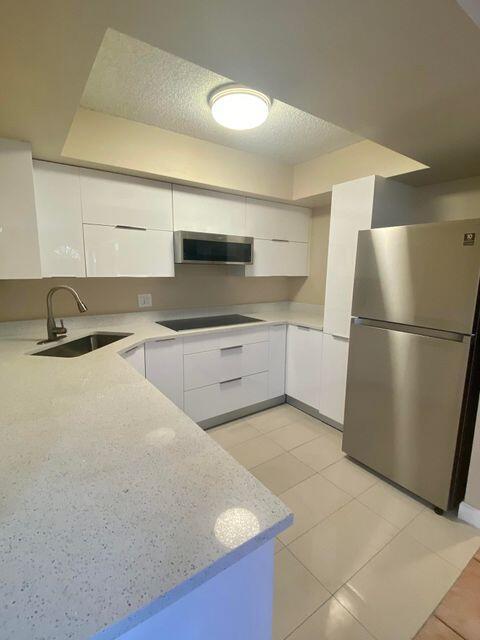 Perfectly Located, spacious Townhome in Delray Beach. 3 bedrooms/3 bathrooms w/d in unit. Spacious patio/outdoor private area & community pool. Updated kitchen and bathrooms, stainless steel appliances. Please note: NO OVEN IN UNIT (only convection/special microwave that serves as an oven).