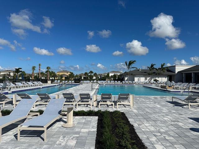 DELRAY TRAILS AT VILLA DE - Residential