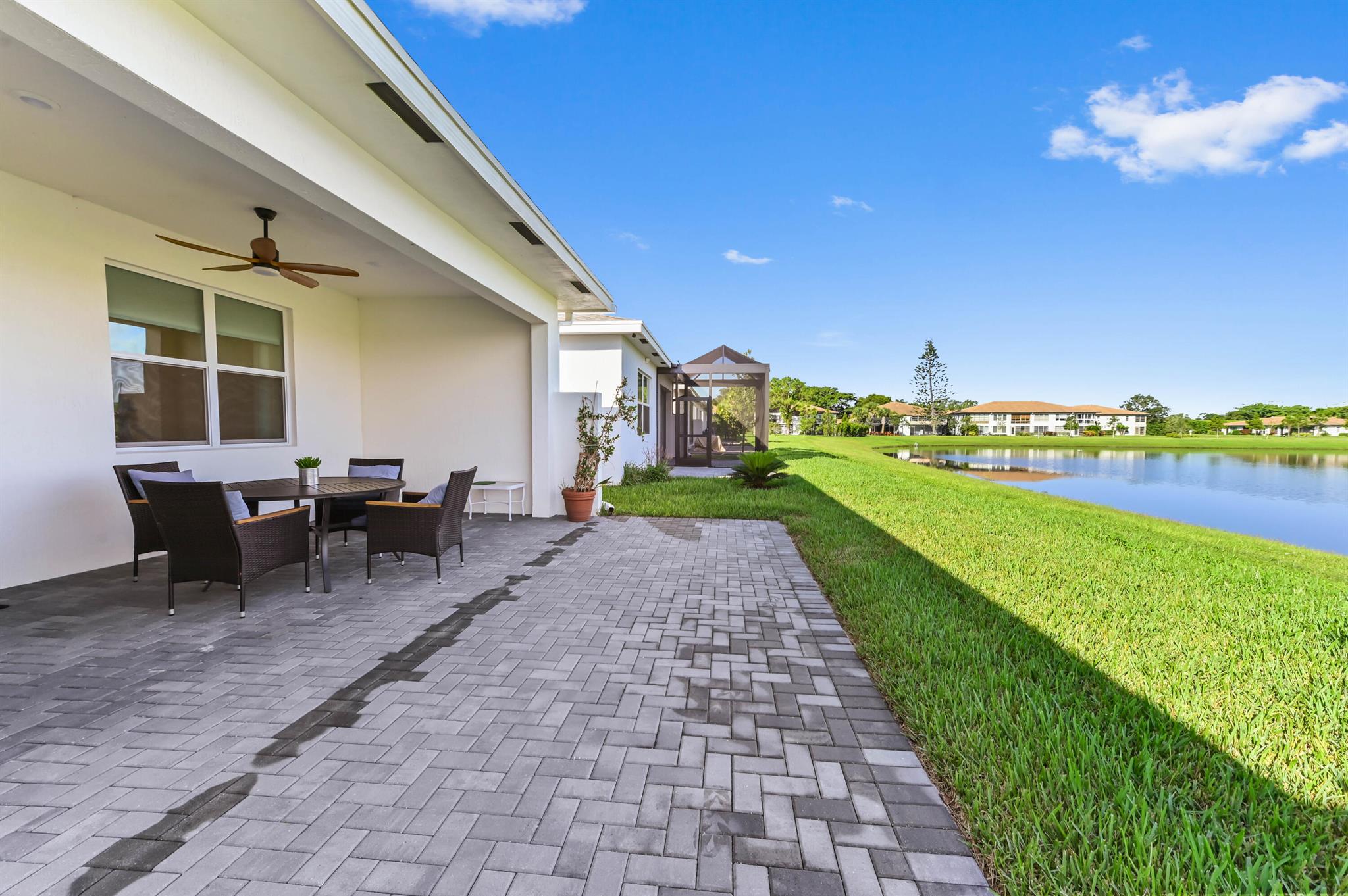 DELRAY TRAILS AT VILLA DE - Residential