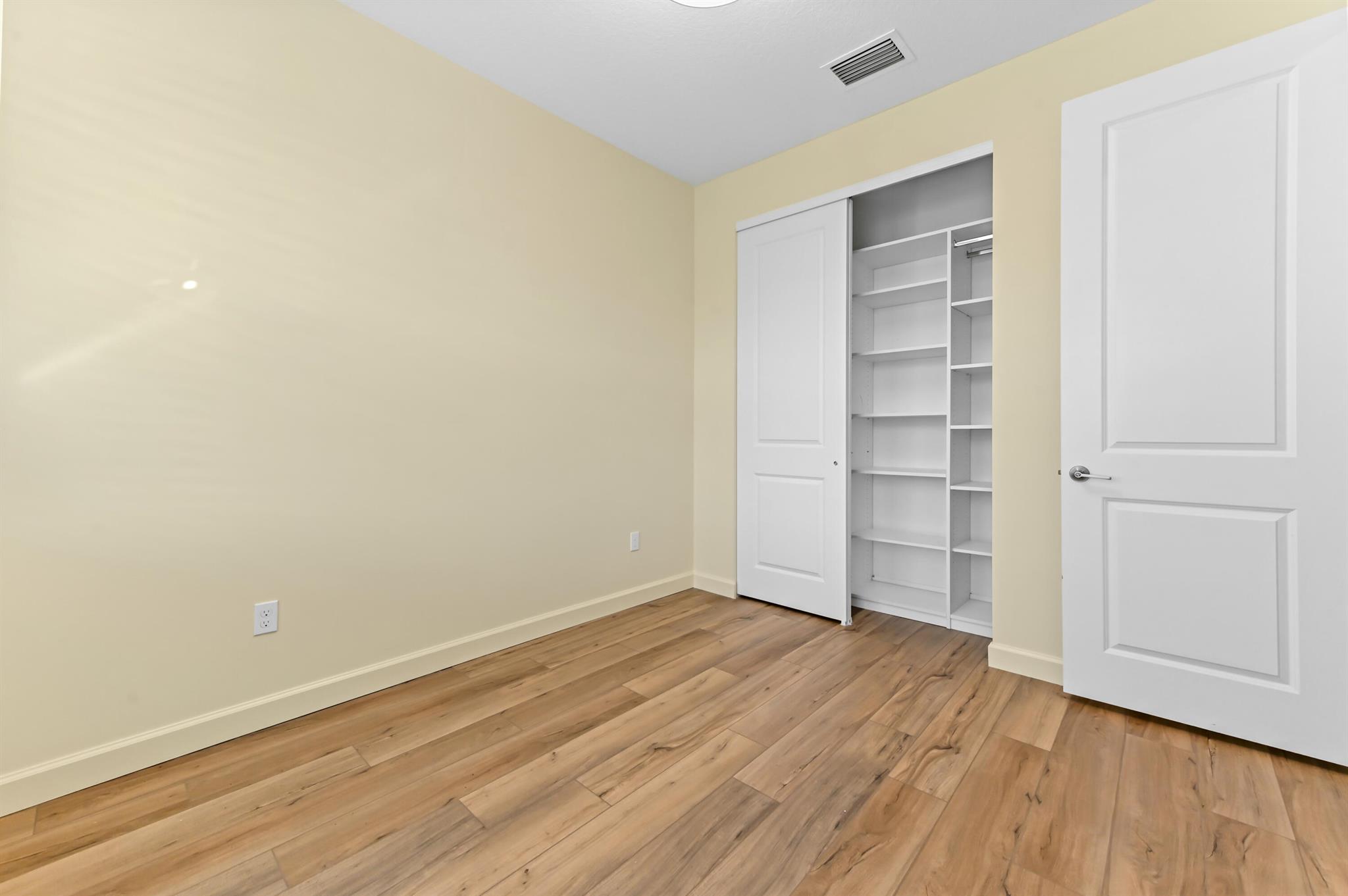 DELRAY TRAILS AT VILLA DE - Residential
