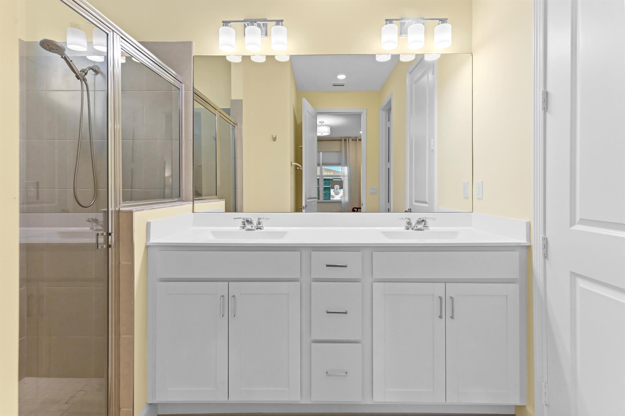 DELRAY TRAILS AT VILLA DE - Residential