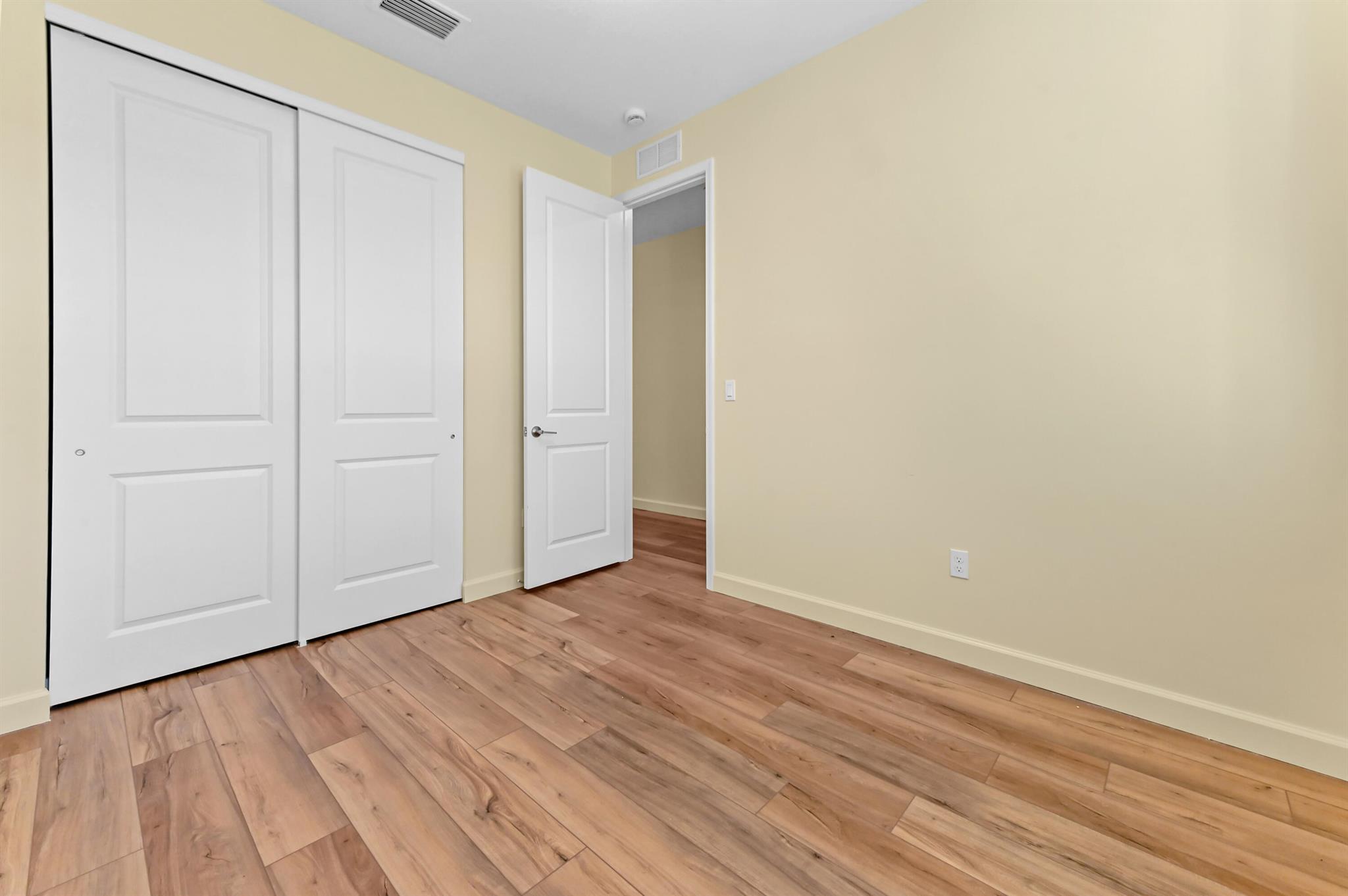 DELRAY TRAILS AT VILLA DE - Residential