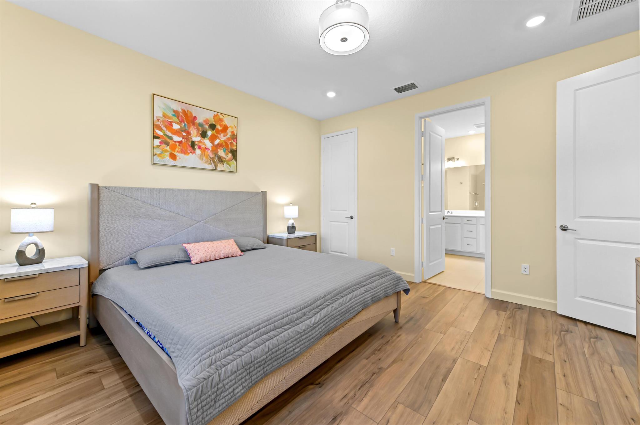 DELRAY TRAILS AT VILLA DE - Residential