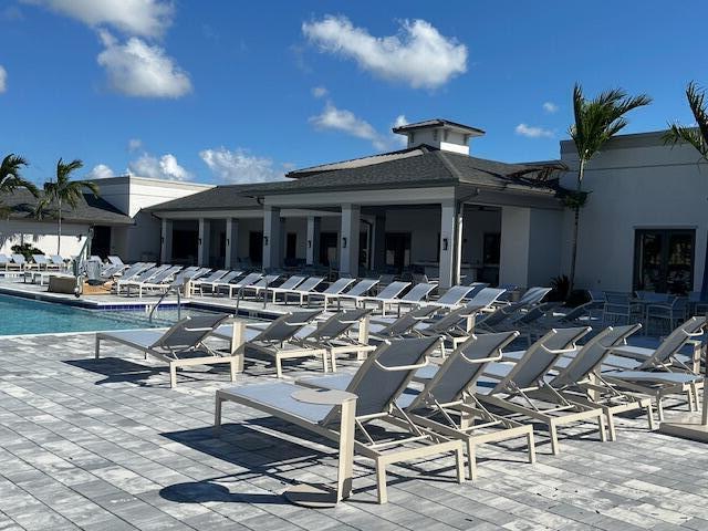 DELRAY TRAILS AT VILLA DE - Residential