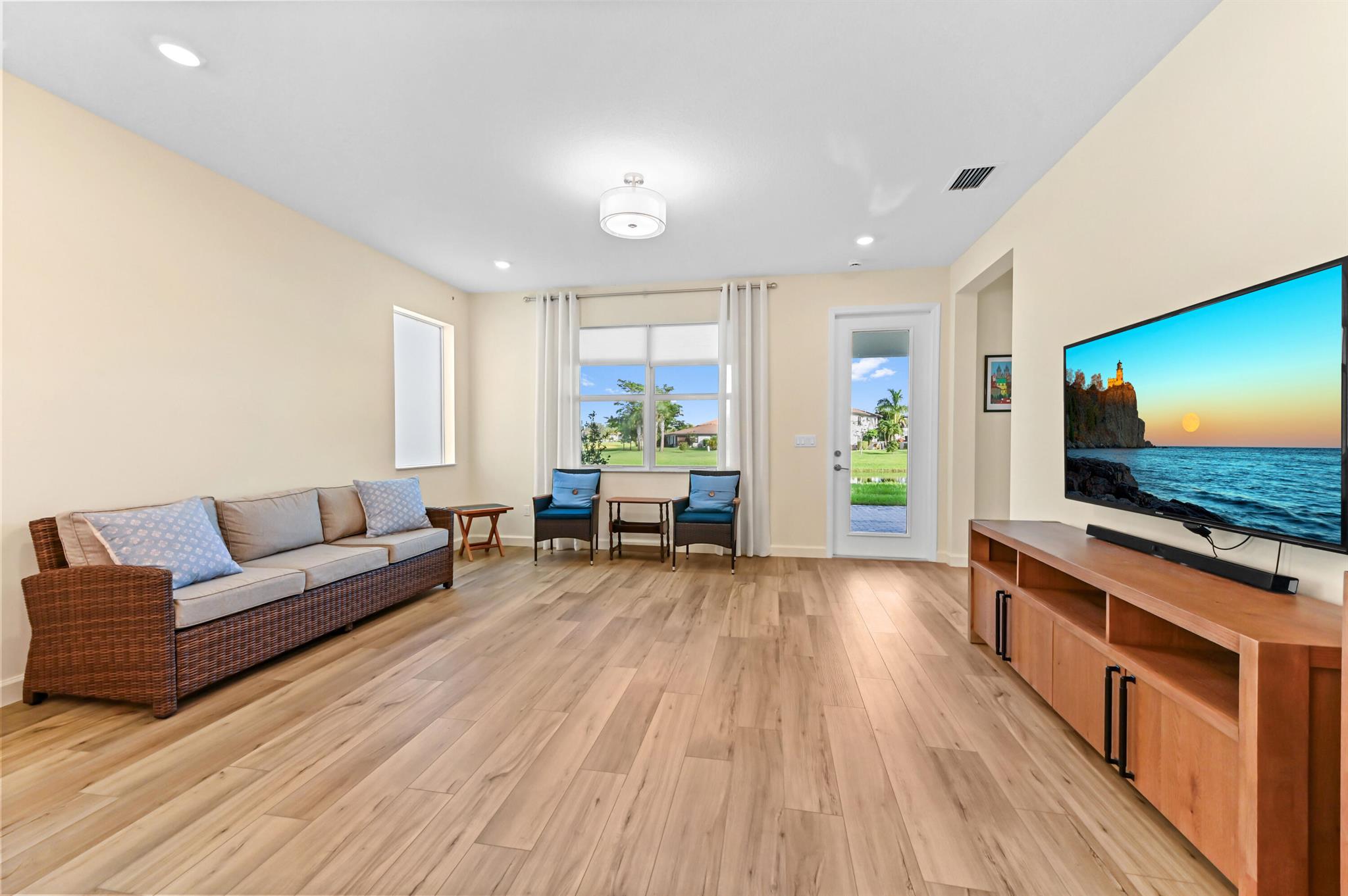 DELRAY TRAILS AT VILLA DE - Residential