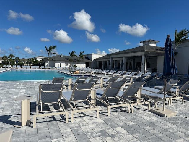 DELRAY TRAILS AT VILLA DE - Residential