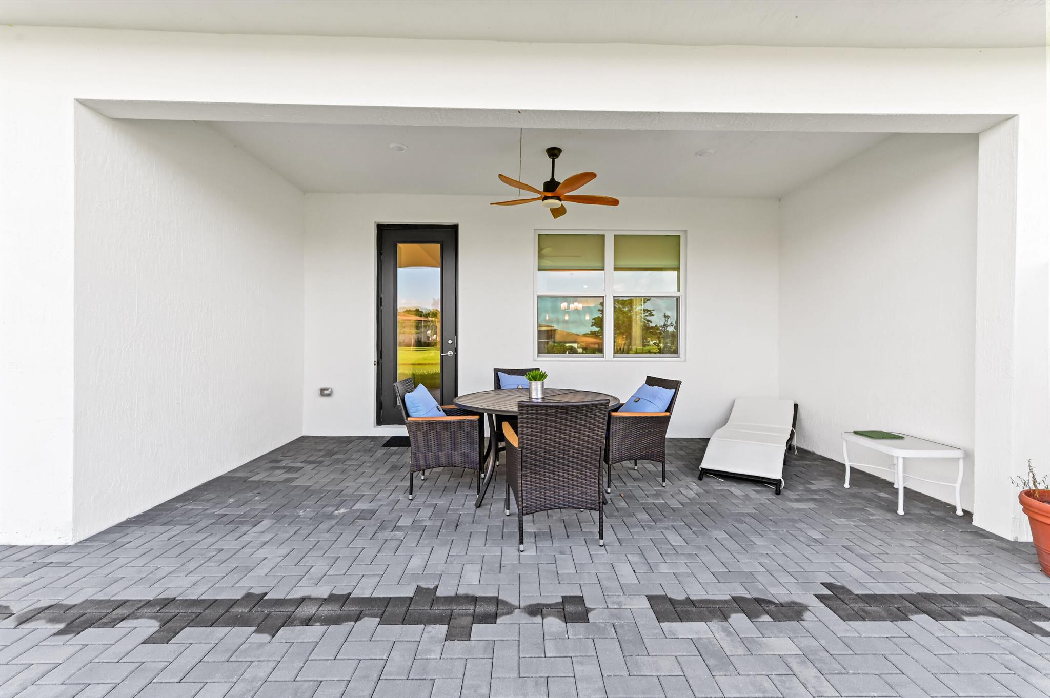 DELRAY TRAILS AT VILLA DE - Residential