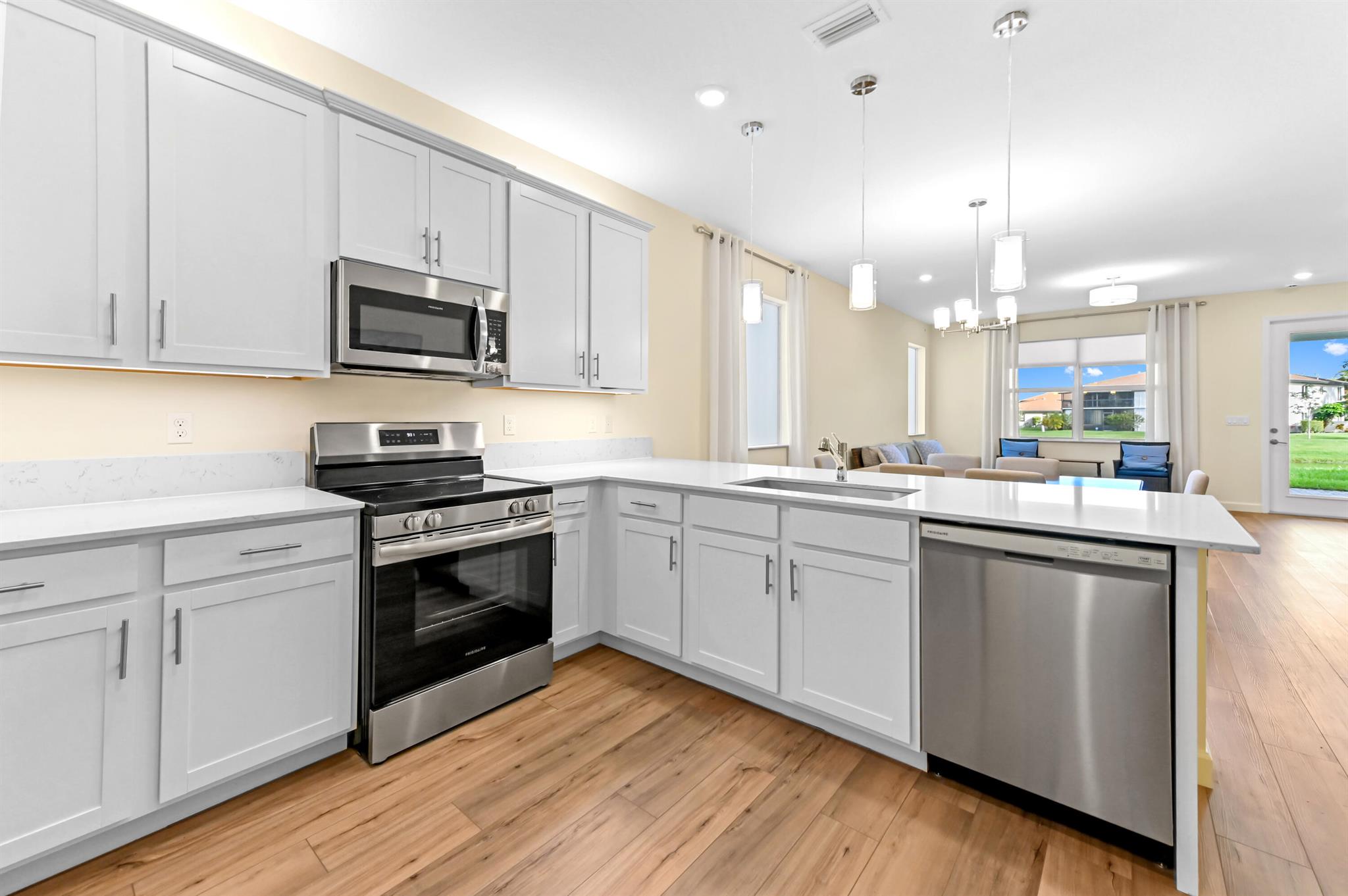 DELRAY TRAILS AT VILLA DE - Residential