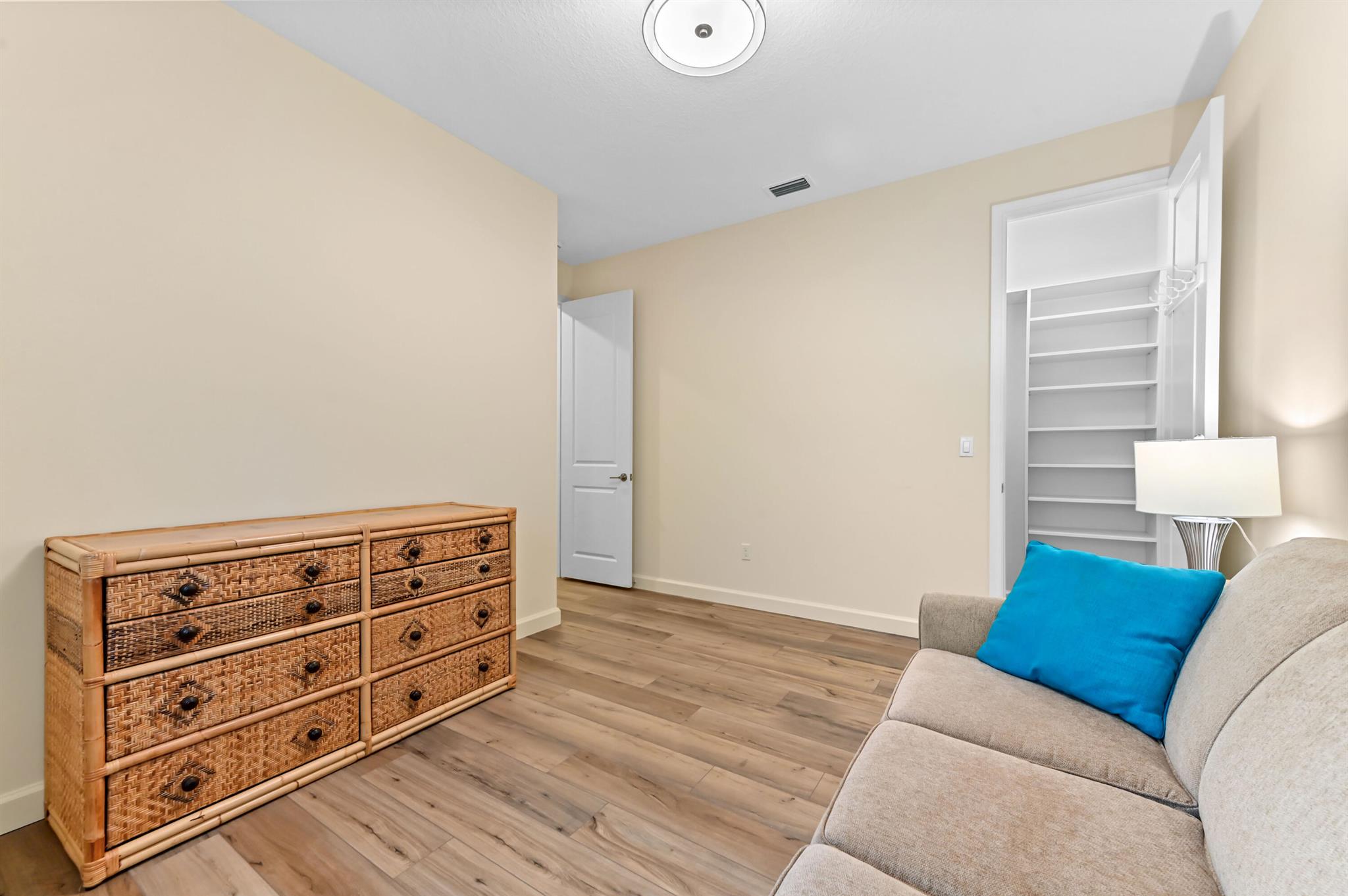 DELRAY TRAILS AT VILLA DE - Residential