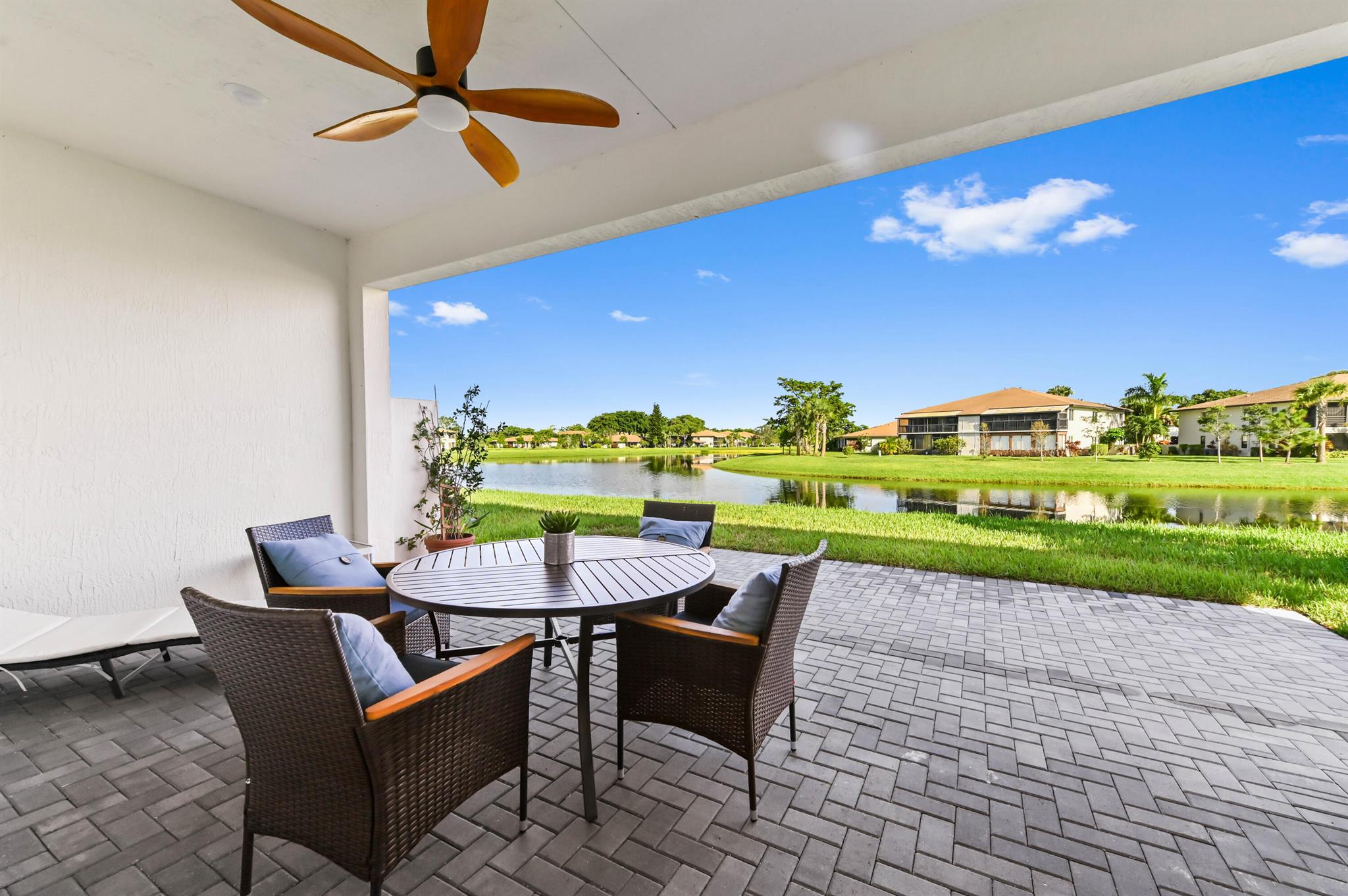 DELRAY TRAILS AT VILLA DE - Residential