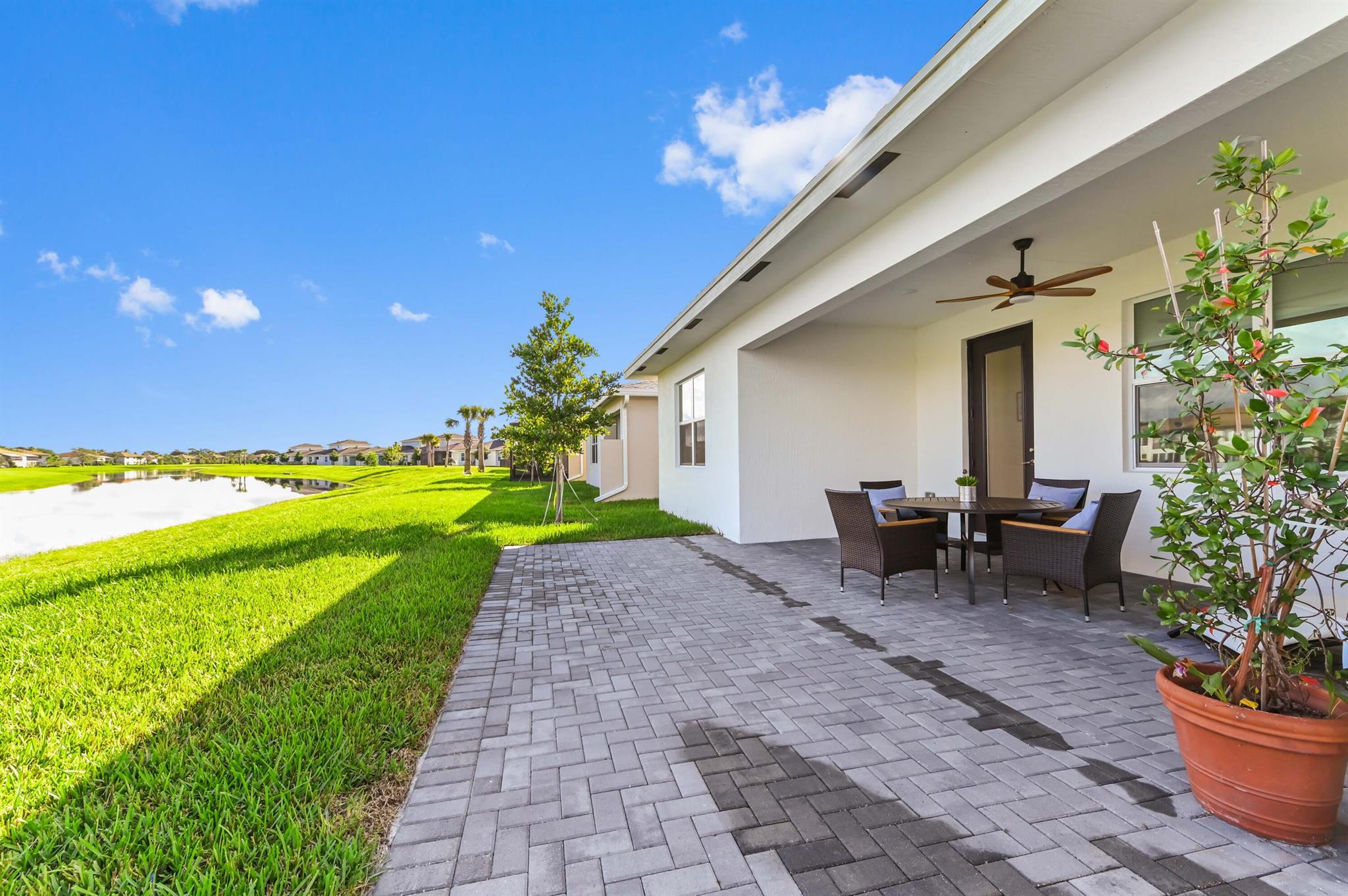 DELRAY TRAILS AT VILLA DE - Residential