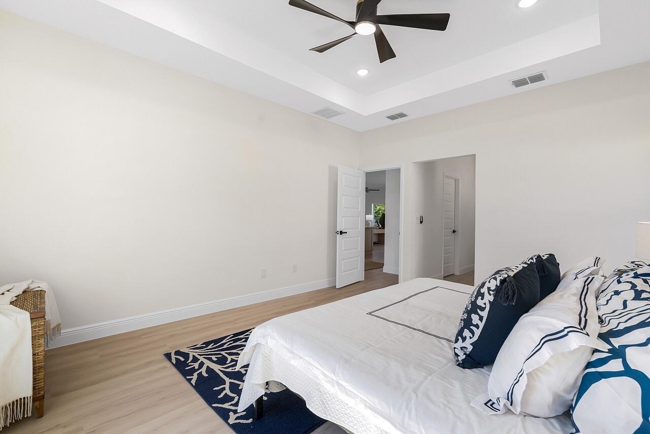 VERO LAKE ESTATES UNIT H-2 - Residential