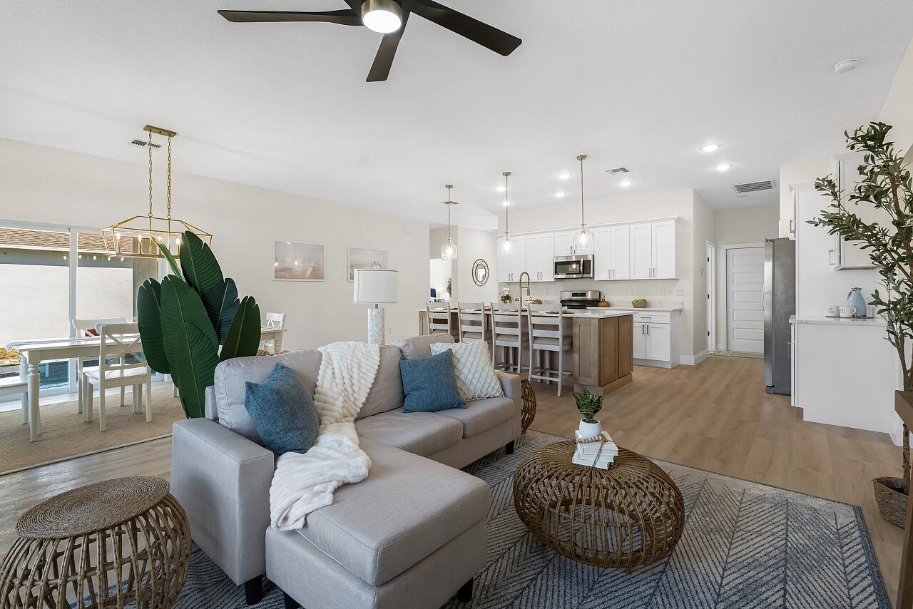 VERO LAKE ESTATES UNIT H-2 - Residential