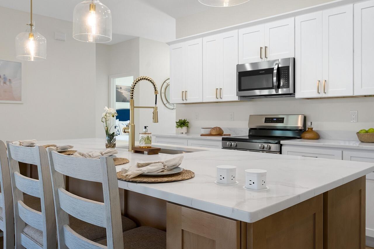 VERO LAKE ESTATES UNIT H-2 - Residential