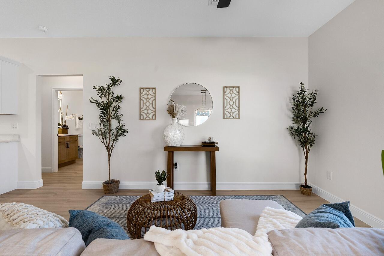 VERO LAKE ESTATES UNIT H-2 - Residential