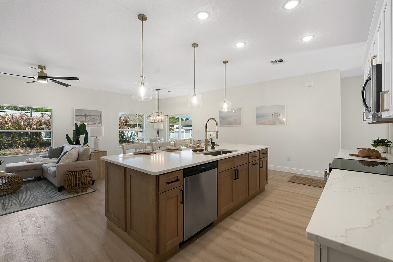 VERO LAKE ESTATES UNIT H-2 - Residential