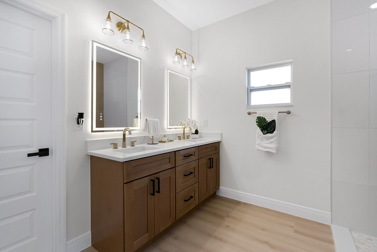 VERO LAKE ESTATES UNIT H-2 - Residential