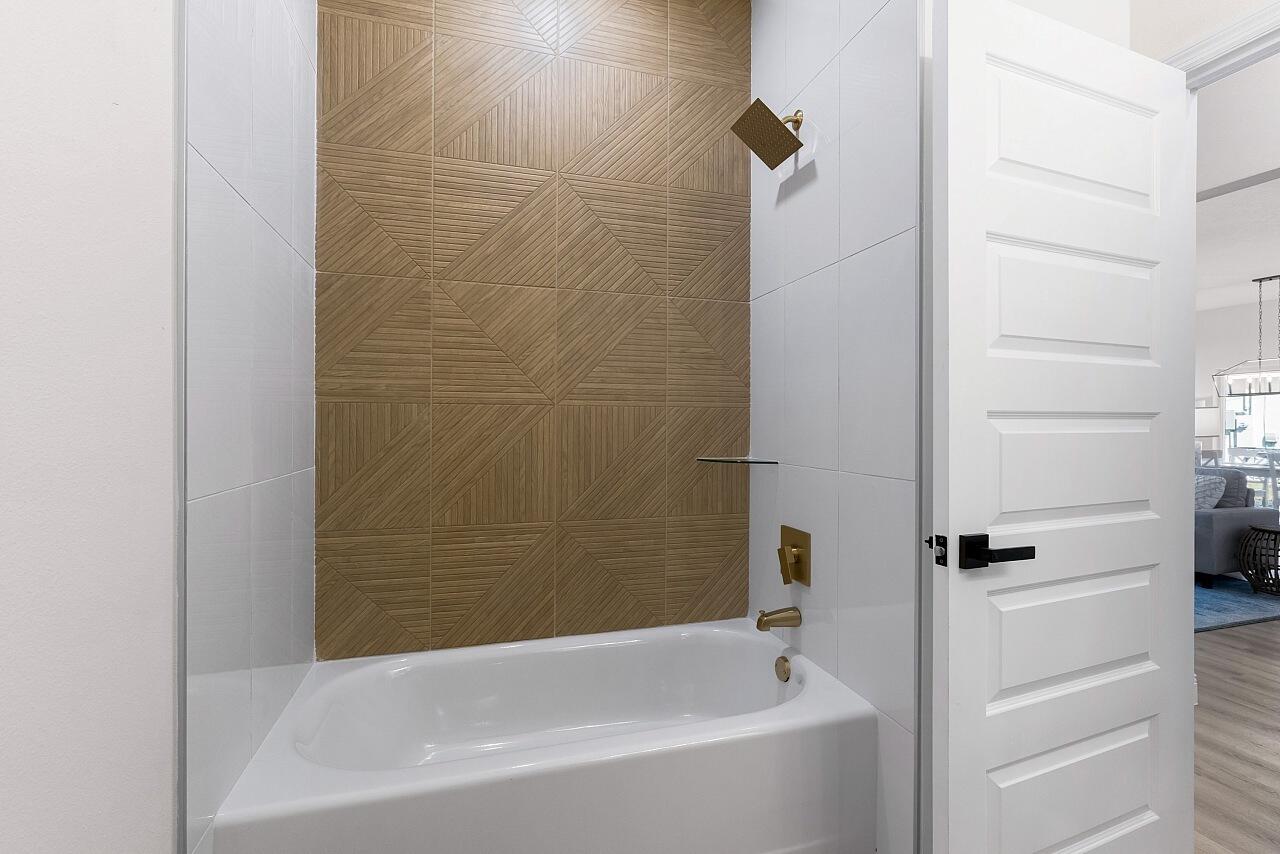 VERO LAKE ESTATES UNIT H-2 - Residential