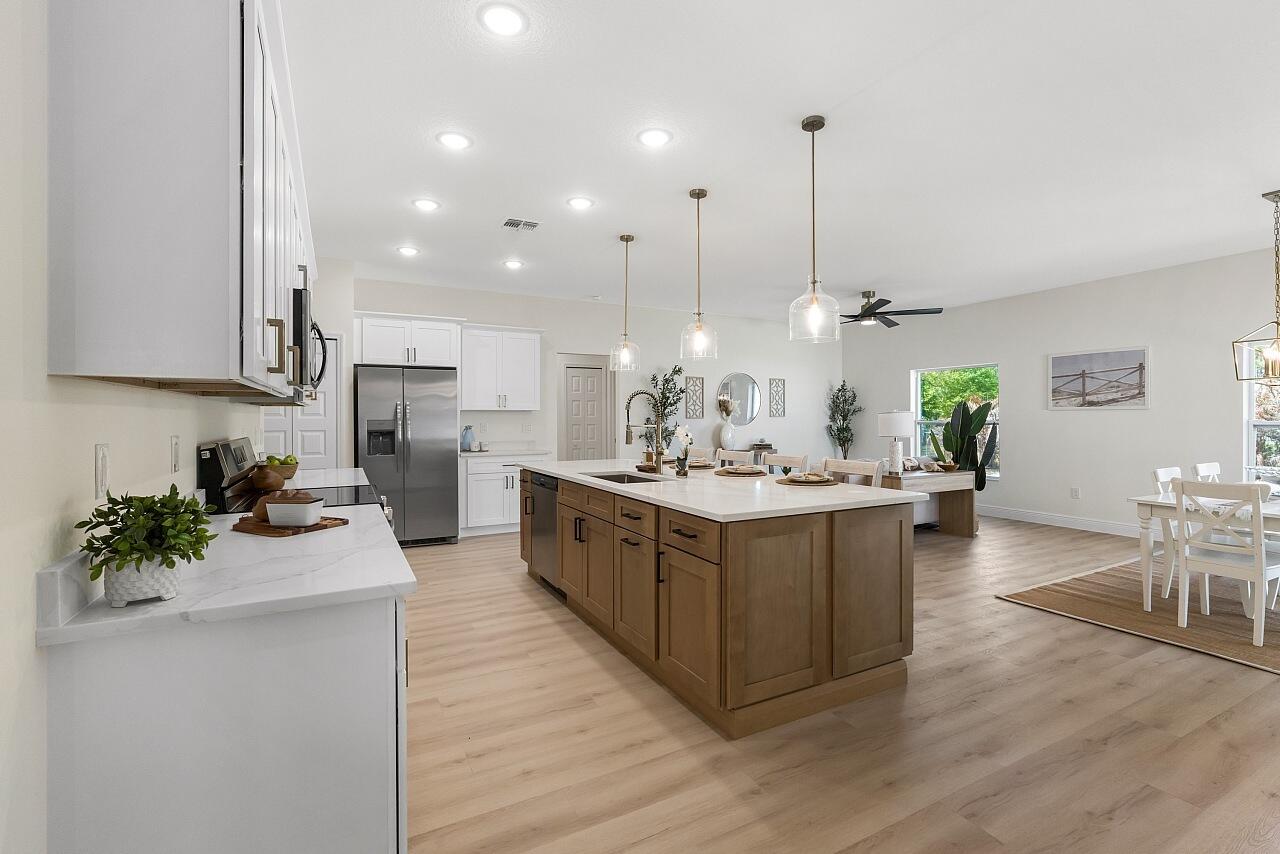 VERO LAKE ESTATES UNIT H-2 - Residential