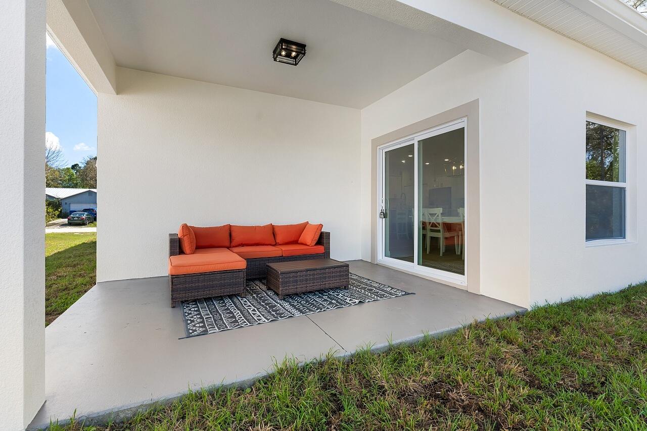 VERO LAKE ESTATES UNIT H-2 - Residential