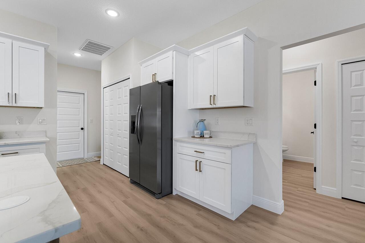 VERO LAKE ESTATES UNIT H-2 - Residential