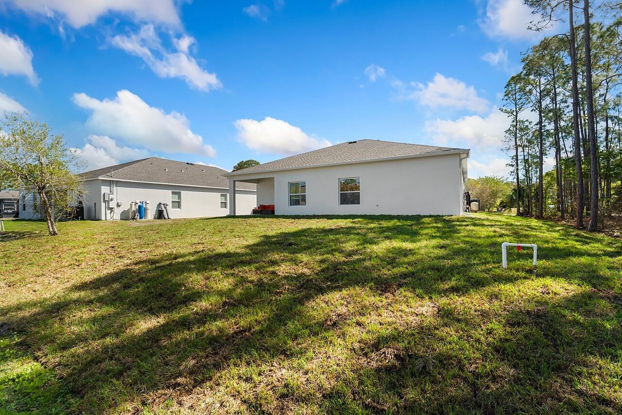 VERO LAKE ESTATES UNIT H-2 - Residential