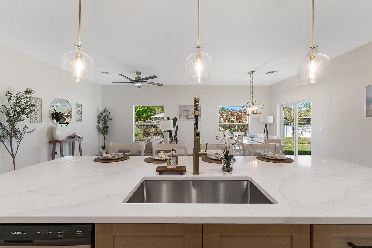 VERO LAKE ESTATES UNIT H-2 - Residential