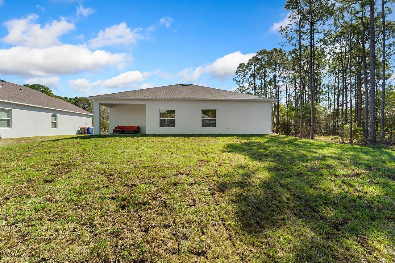 VERO LAKE ESTATES UNIT H-2 - Residential