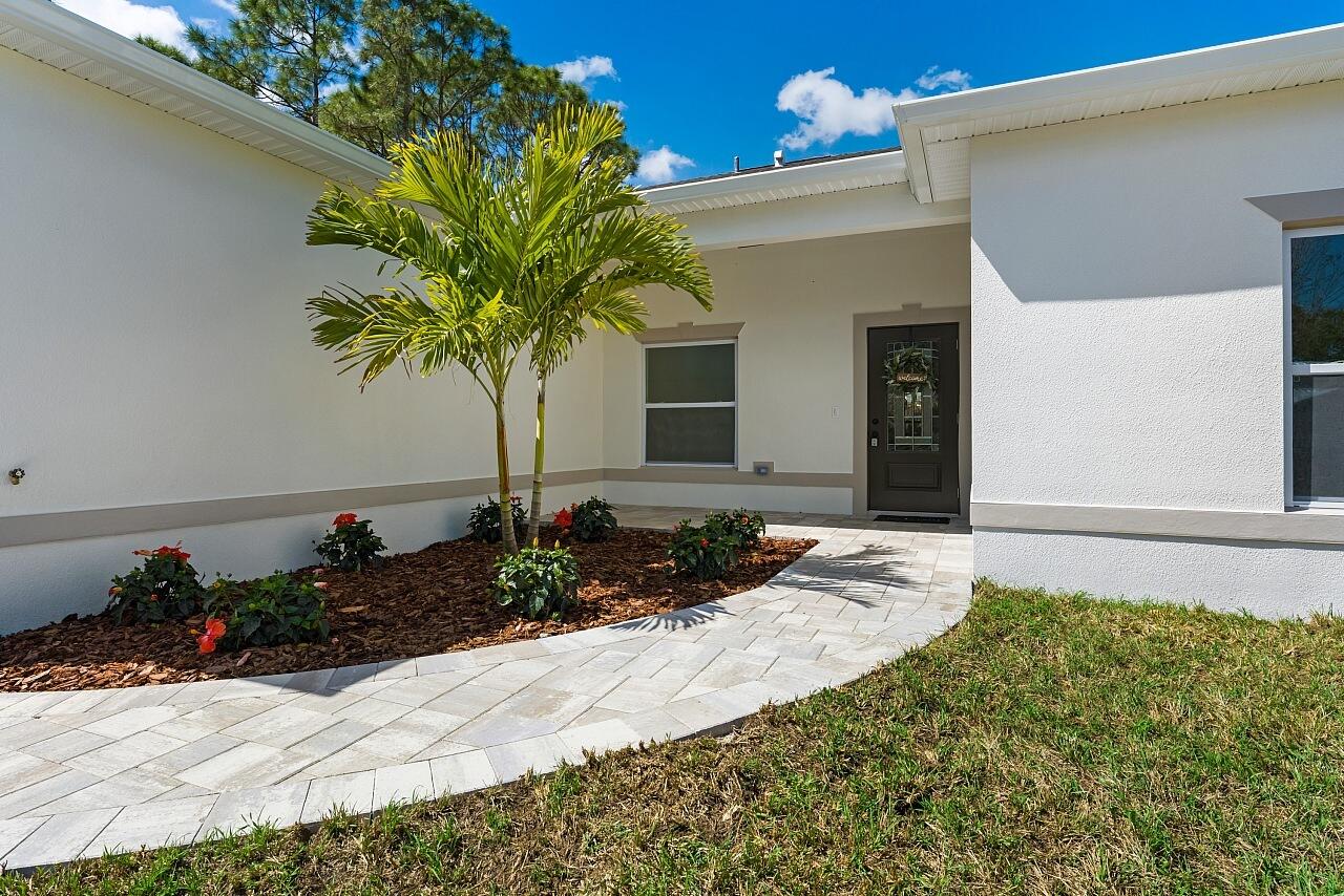 VERO LAKE ESTATES UNIT H-2 - Residential