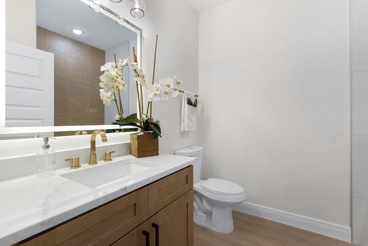 VERO LAKE ESTATES UNIT H-2 - Residential