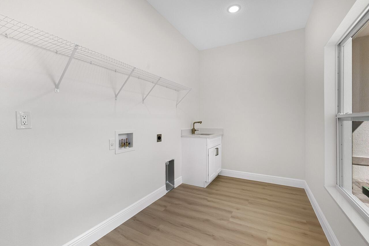 VERO LAKE ESTATES UNIT H-2 - Residential