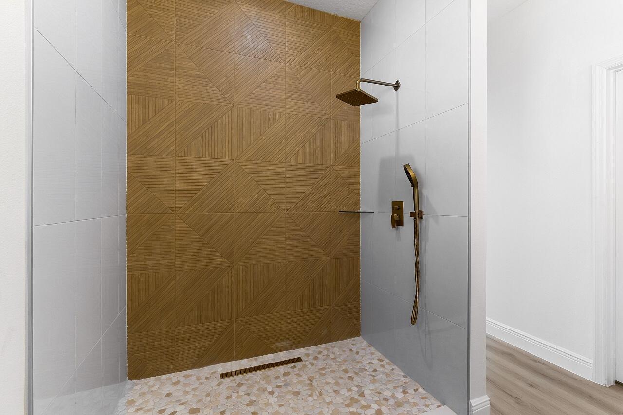 VERO LAKE ESTATES UNIT H-2 - Residential