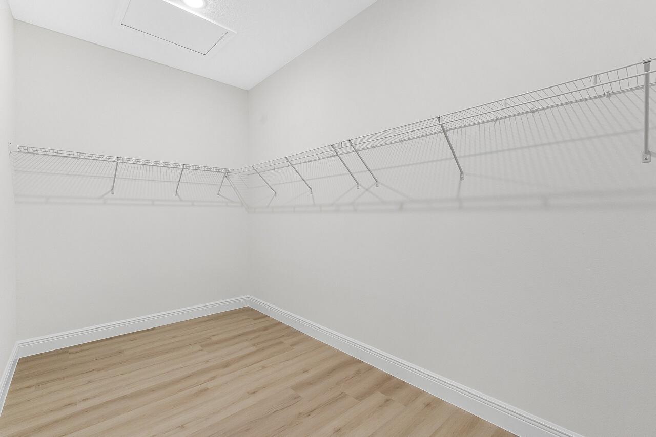 VERO LAKE ESTATES UNIT H-2 - Residential