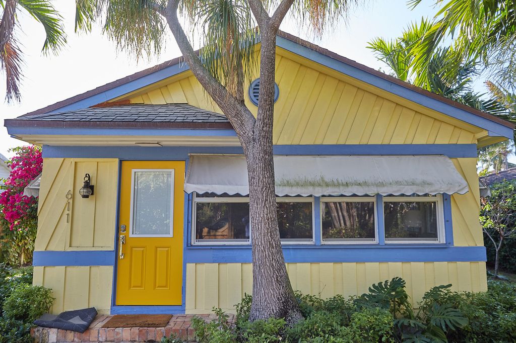 Photo of 611 S Palmway, Lake Worth Beach, FL 33460 (MLS # R11167487)