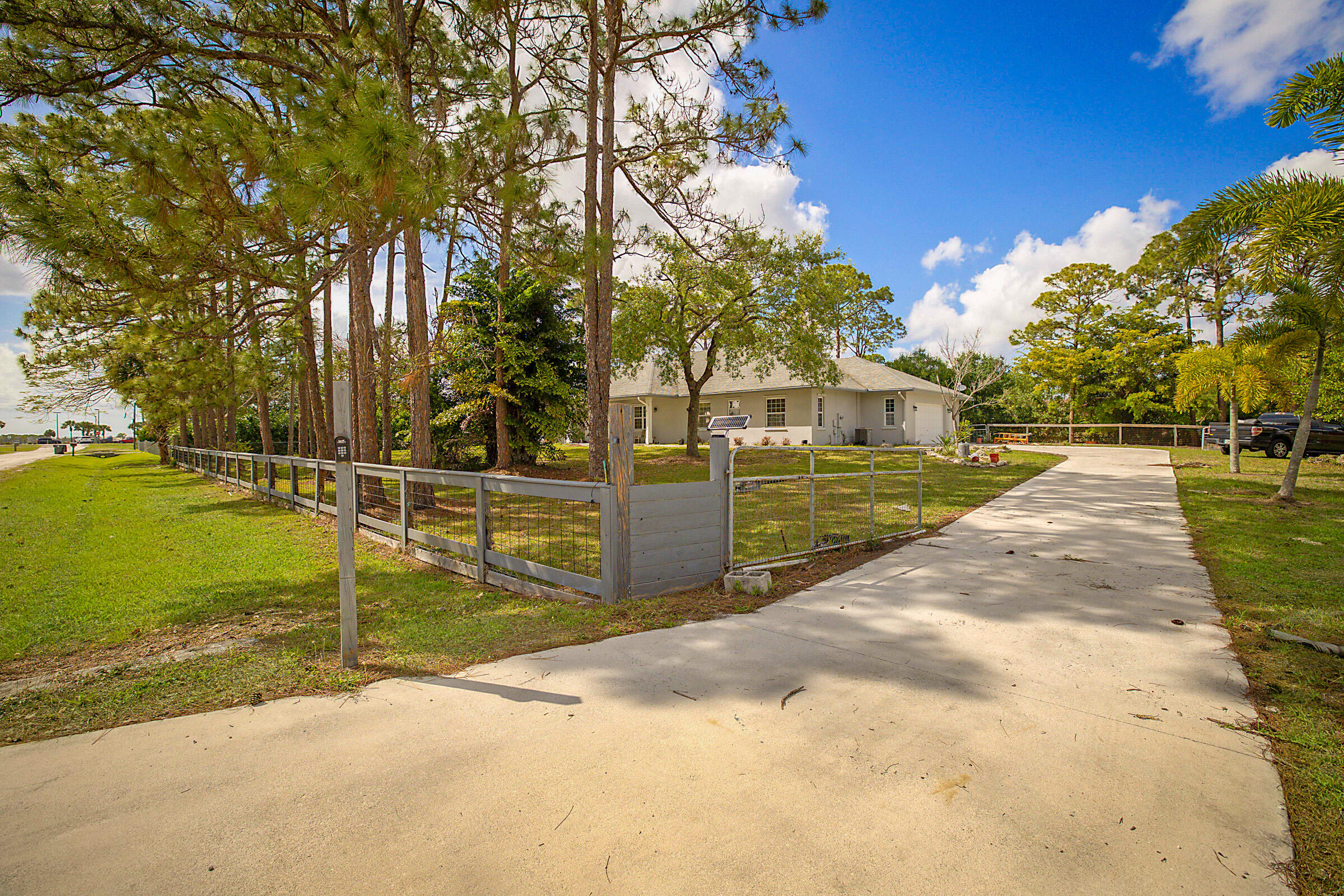 LOXAHATCHEE - Residential