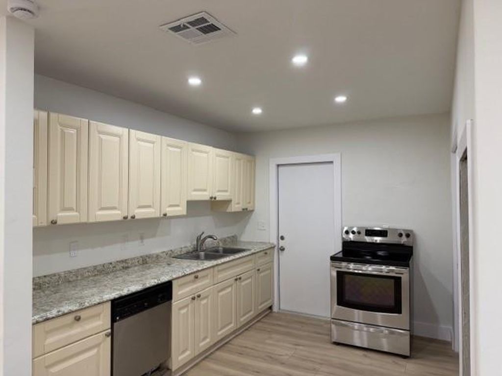 Photo of 141 SE 7th Avenue, Boynton Beach, FL 33435 (MLS # F10556737)