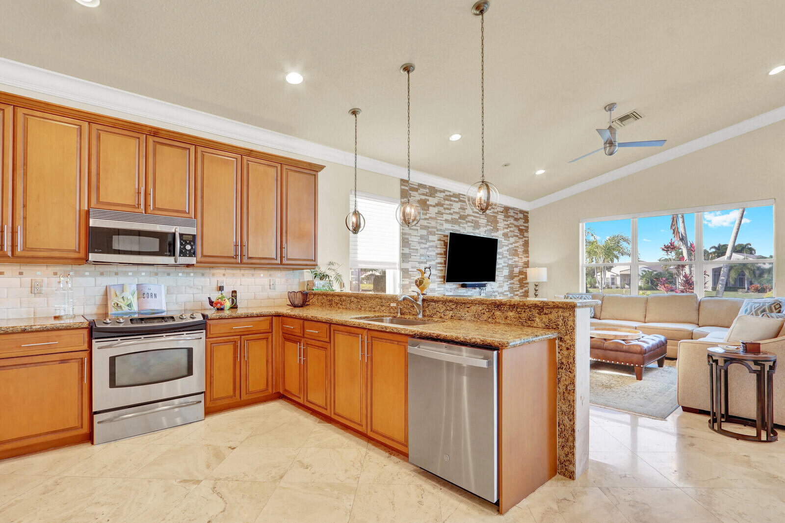 VALENCIA PALMS 3 - Residential