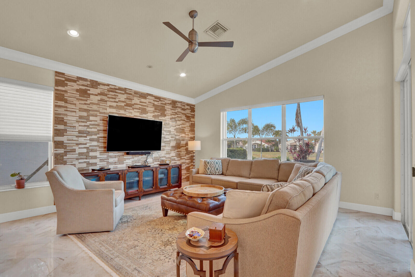 VALENCIA PALMS 3 - Residential