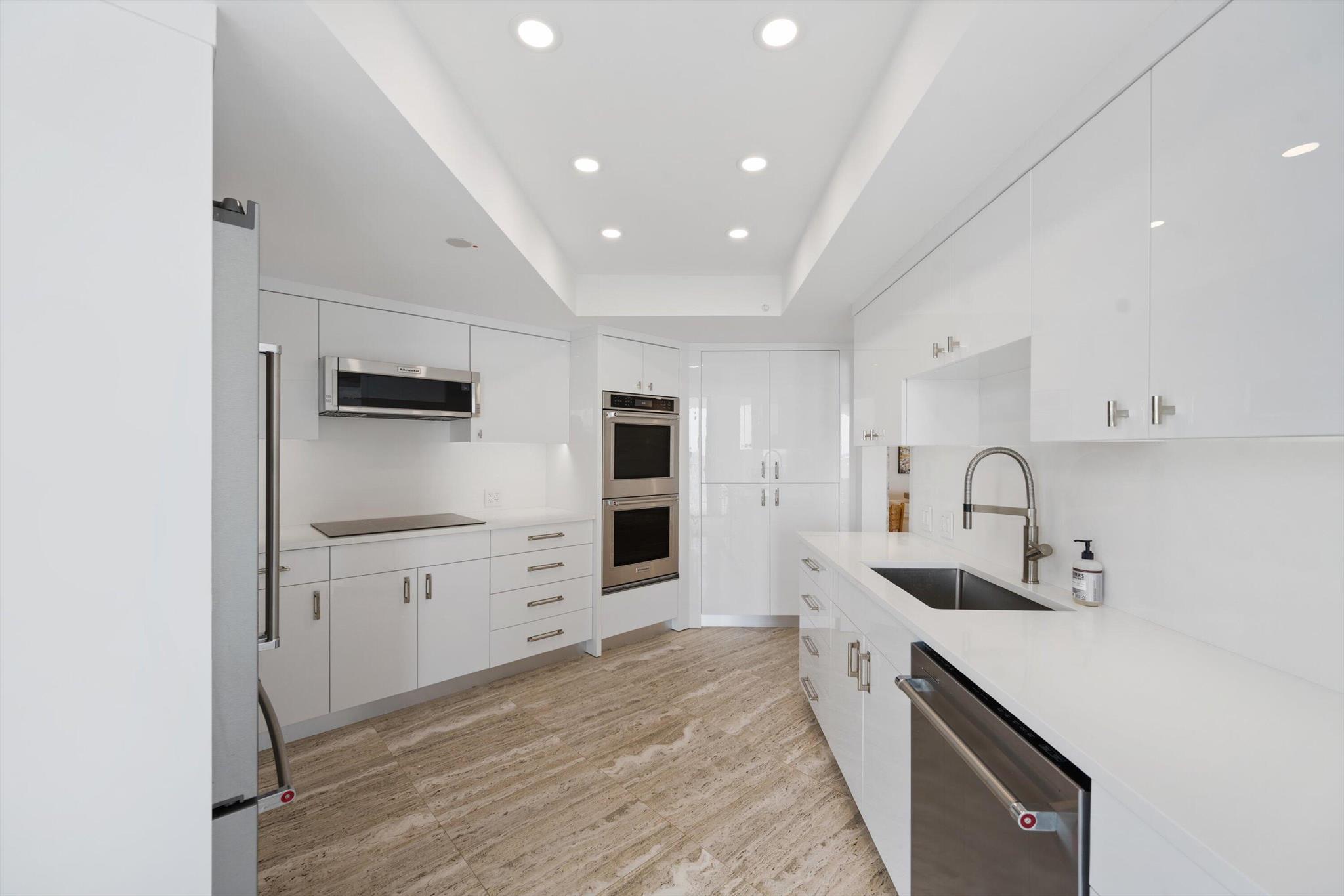 ENCLAVE OF PALM BEACH CON - Residential