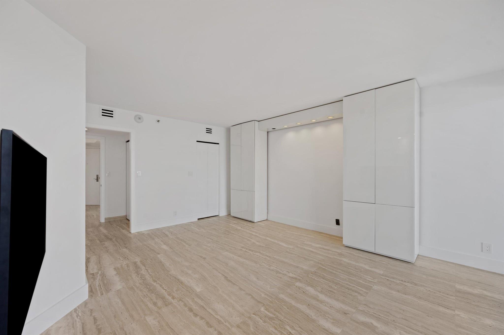 ENCLAVE OF PALM BEACH CON - Residential