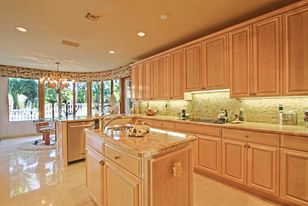 ROYAL PALM YACHT & COUNTRY CLUB - Residential