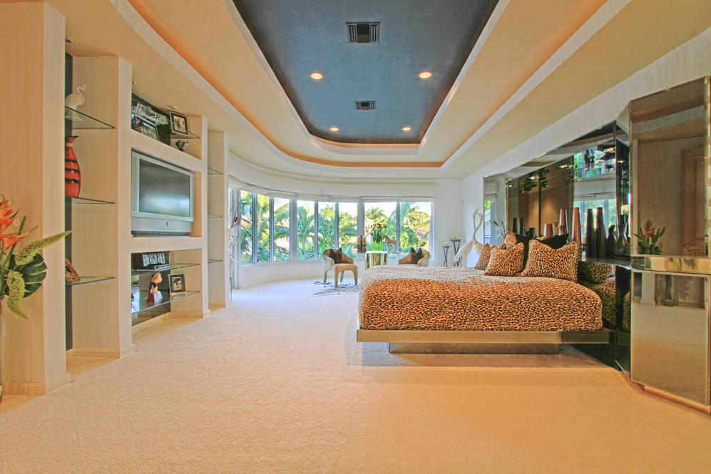 ROYAL PALM YACHT & COUNTRY CLUB - Residential