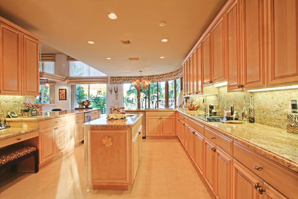 ROYAL PALM YACHT & COUNTRY CLUB - Residential