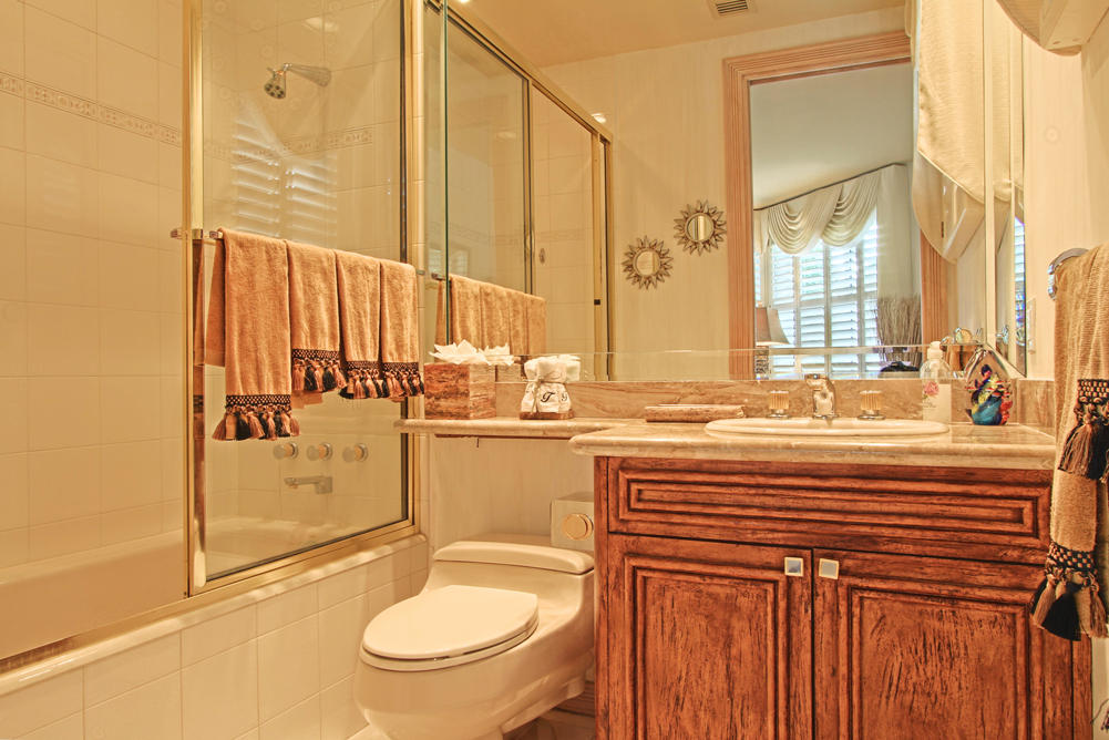 ROYAL PALM YACHT & COUNTRY CLUB - Residential