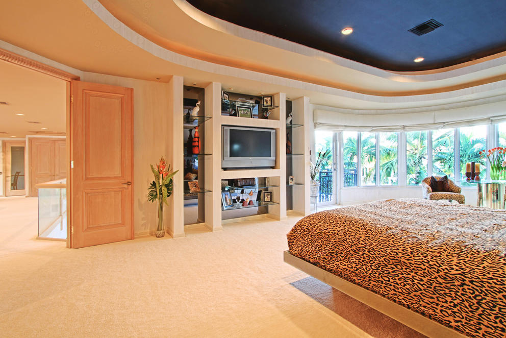 ROYAL PALM YACHT & COUNTRY CLUB - Residential