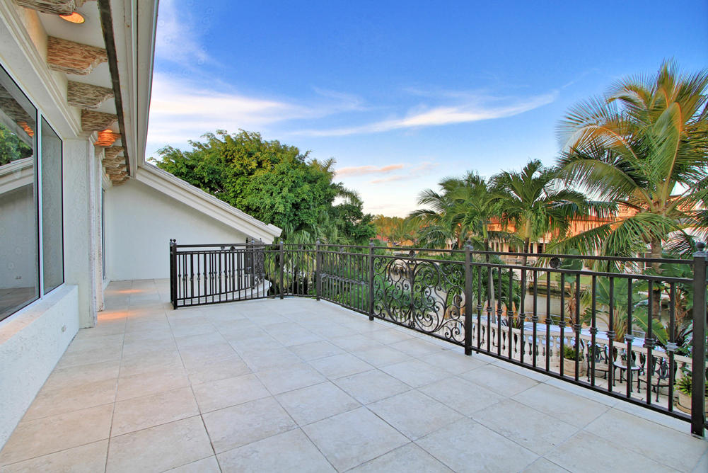 ROYAL PALM YACHT & COUNTRY CLUB - Residential