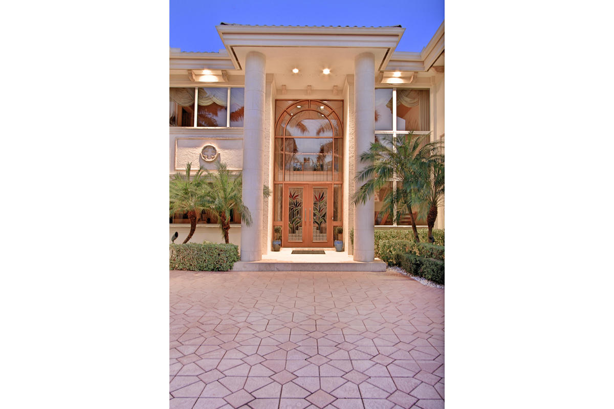 ROYAL PALM YACHT & COUNTRY CLUB - Residential