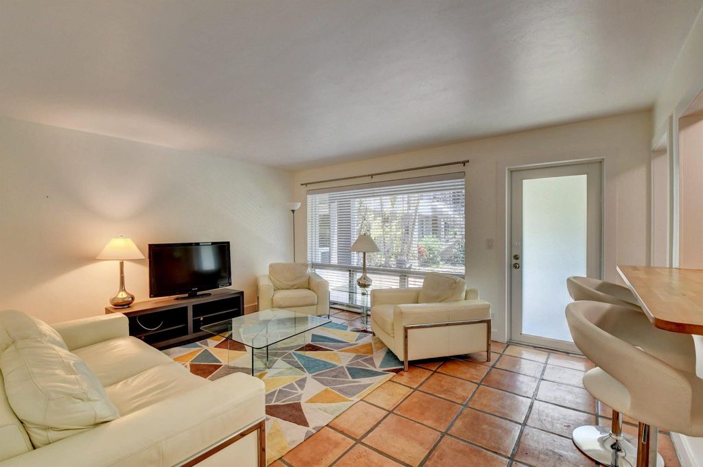 Photo of 414 Seasage Drive #5, Delray Beach, FL 33483 (MLS # R10998861)