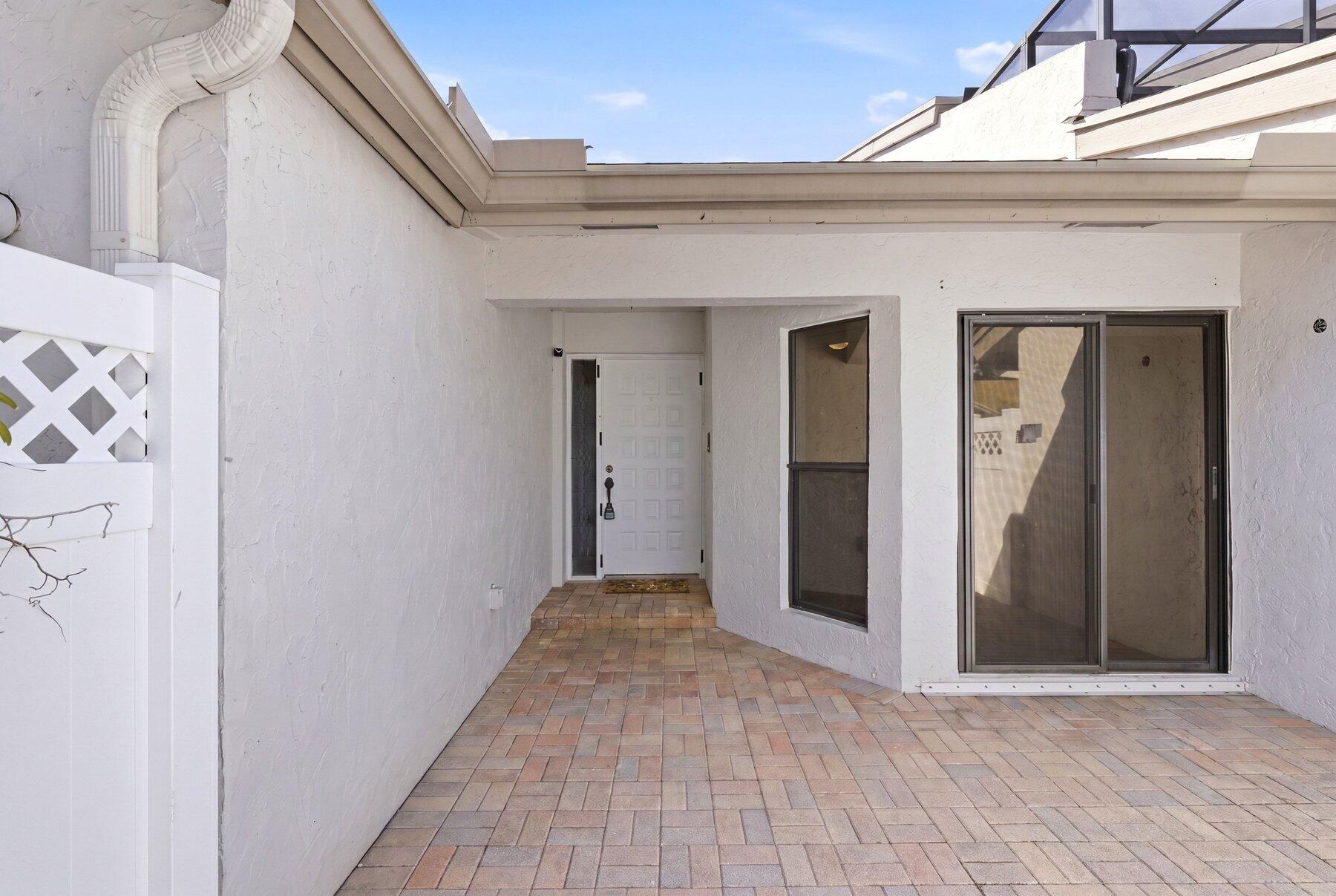 CANARY PALM CLUB - Residential