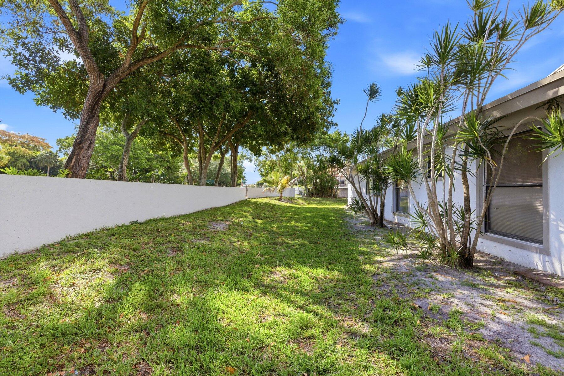 CANARY PALM CLUB - Residential